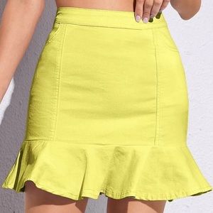 NWOT 🍋🍋 NEON PASTEL YELLOW MINI SKIRT